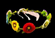 TIARA COROA DE FLORES SORTIDAS 54CM COM LACO - Distribuidora 12 de Outubro