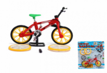 BICICLETA MANUAL DE PLASTICO C/ ACESSORIOS - - Distribuidora 12 de Outubro